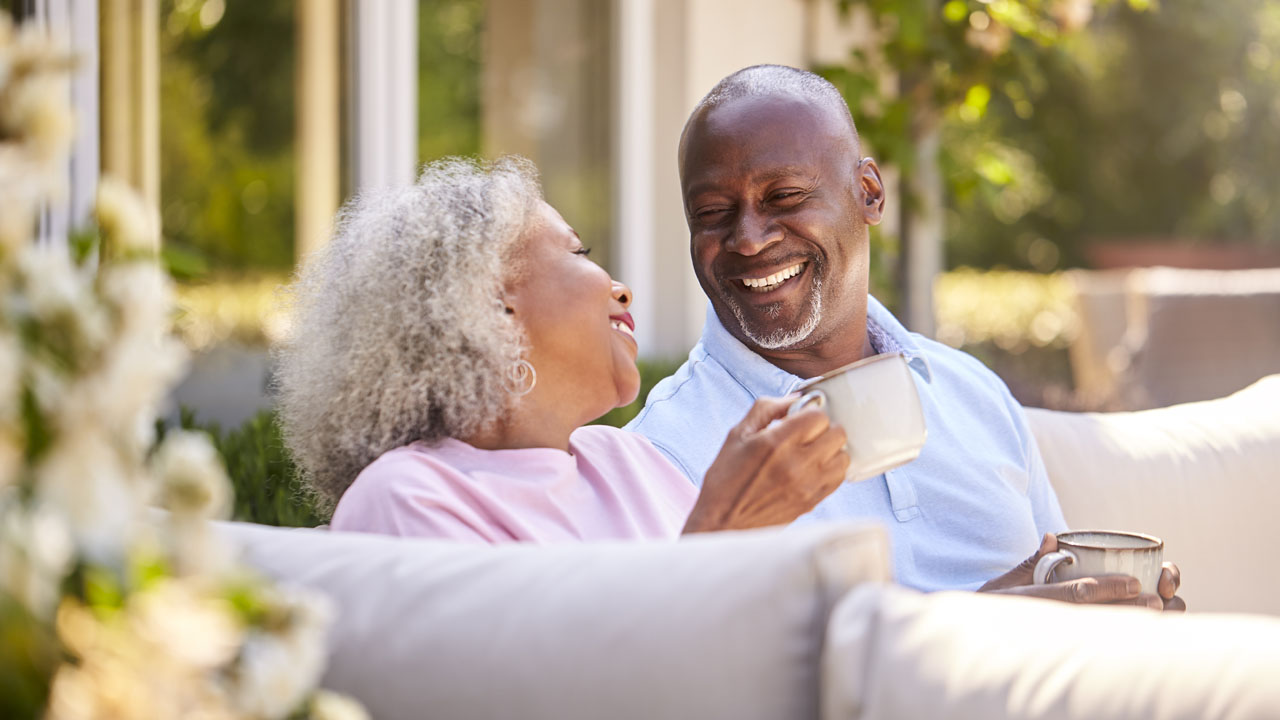 Two elderly couple drinking coffee